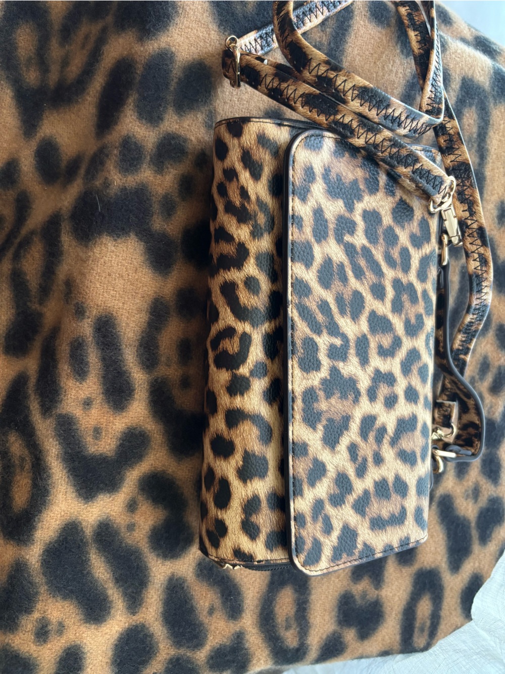 Leopard Print Crossbody Phone Bag - Brown